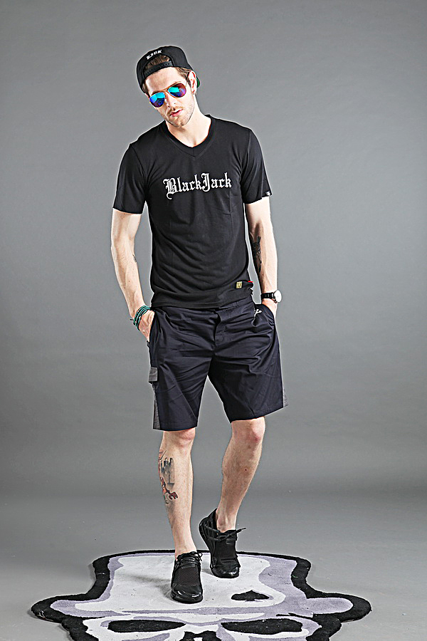 blackjack 祷告骷髅印花v领tee