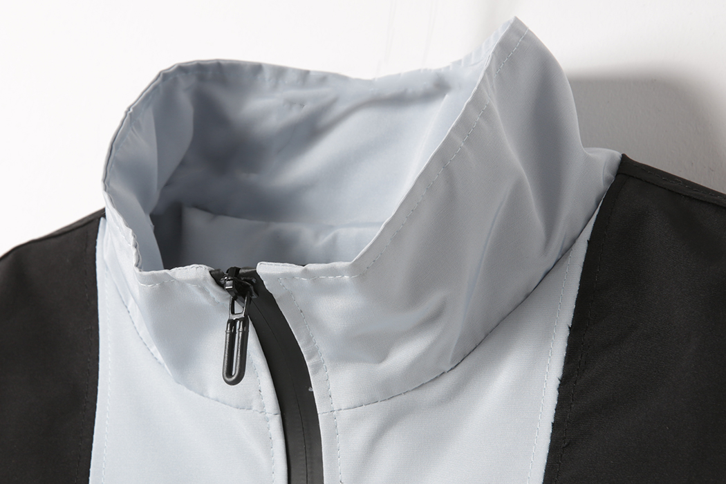 立领夹克的衣领设计,精致领口细节,兼顾自由随性舒适